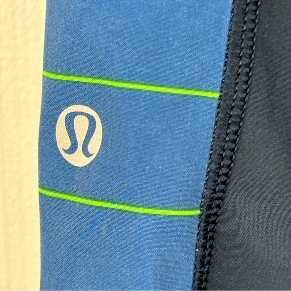 Lululemon Shorts Mens Large‎ Blue Side Stripes 11” Stretch Unlined Lightweight - Picture 3 of 15